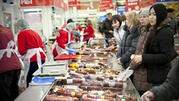 Người Nga cắt giảm chi phí đón Năm mới